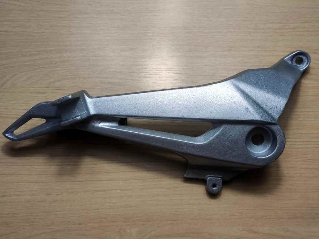 SUPORTE PEDALEIRA TRASEIRA ALUMINIO LADO ESQUERDO CG150 FAN 14 - 15