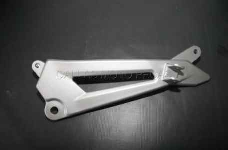 SUPORTE PEDALEIRA TRASEIRA ALUMINIO LADO DIREITO YBR125 ED 00 - 08